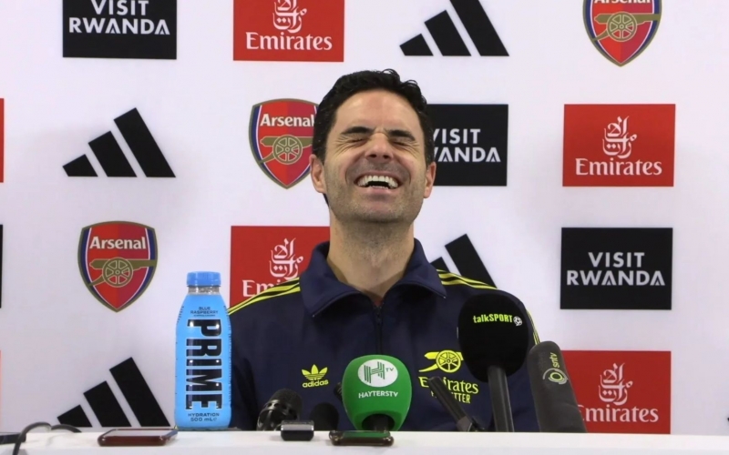 Arteta bật cười khi không nhận được câu hỏi về Champions League