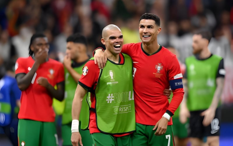 Ronaldo trượt penalty, Bồ Đào Nha vẫn vào tứ kết Euro 2024