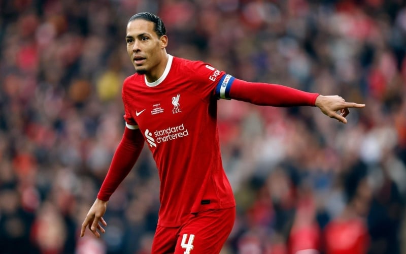 Van Dijk tuyên bố về tương lai, ra 'chỉ thị' đặc biệt với Liverpool