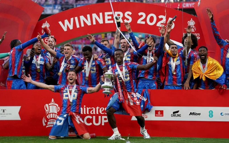 Thua đau Crystal Palace, Man City lỡ hẹn FA Cup