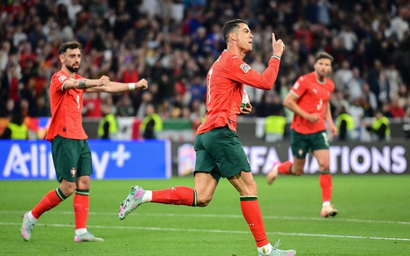 Trực tiếp Bồ Đào Nha 2-2 Tây Ban Nha: Ronaldo lên tiếng
