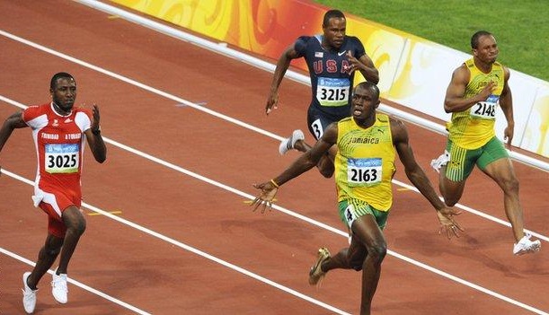 Usain Bolt 'vừa chạy vừa chơi' cũng phá kỷ lục thế giới và Olympic 2008