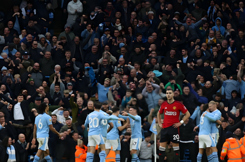 Man City lội ngược dòng thành công trước Man United trong trận derby Manchester thứ 192