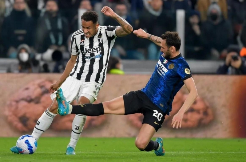 Inter Milan chia điểm với Juventus trong trận cầu 'điên rồ' 8 sao