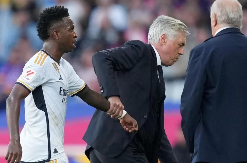 Ancelotti đứng trước 'ngã ba đường' vì Vinicius