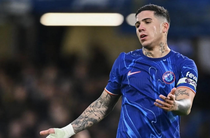 Enzo Fernandez nổi giận, tuyên bố Chelsea không đua vô địch