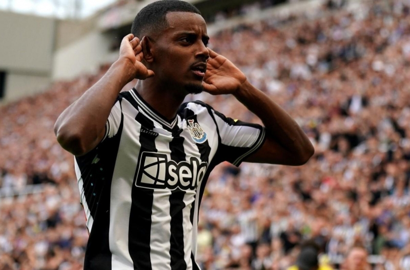 Newcastle hét giá Alexander Isak trên trời