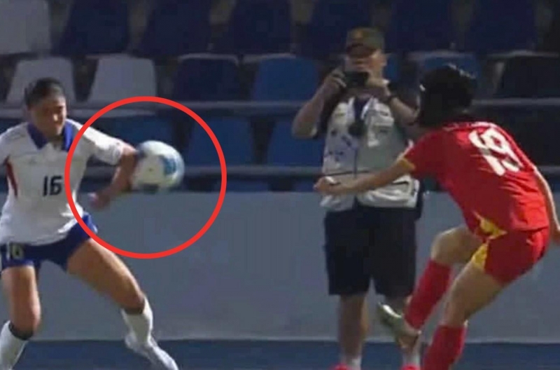 Tuyển Việt Nam bị trọng tài 'cướp trắng' quả penalty mười mươi?