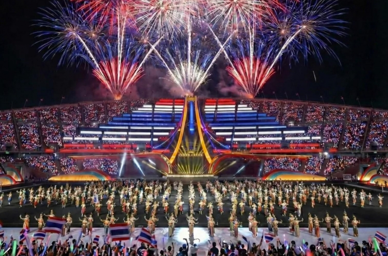 CĐV Đông Nam Á tranh cãi nảy lửa về loạt sự cố ở lễ khai mạc SEA Games 33