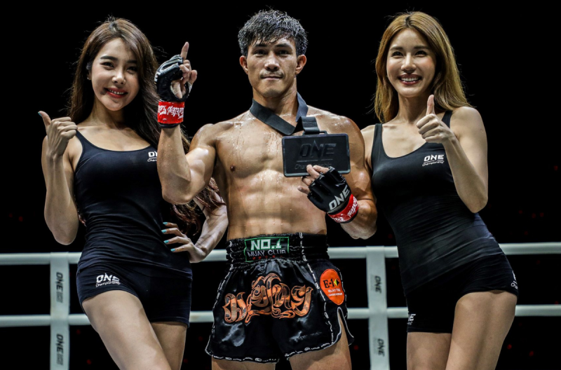 Knock-out võ sĩ Châu Âu chỉ sau 1 phút, Nguyễn Trần Duy Nhất vô địch thế giới đầy cảm xúc