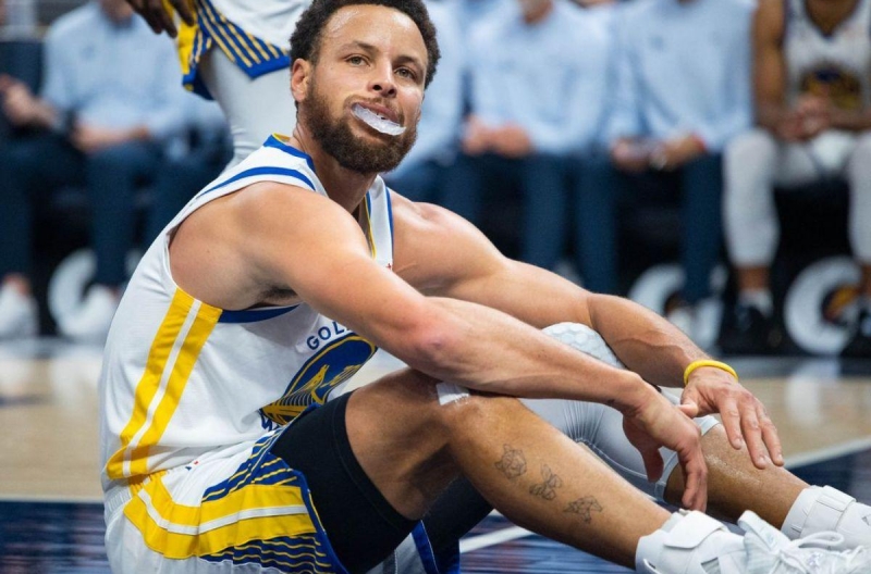 Ám ảnh 'cổ chân pha lê' ập đến với siêu sao bóng rổ Stephen Curry