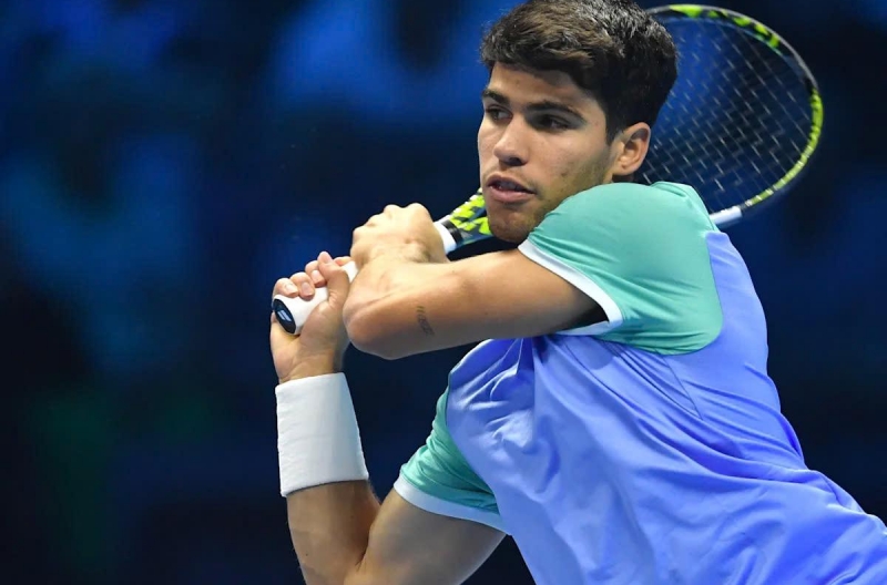 ATP Finals: Carlos Alcaraz vẫn còn hy vọng vào bán kết