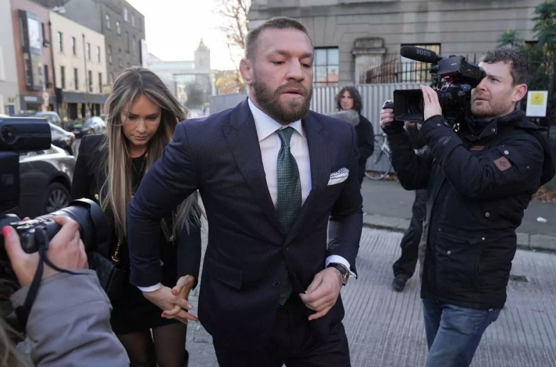 Conor McGregor bị người hâm mộ quay lưng