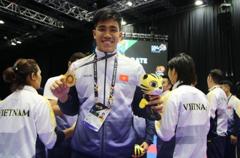 VĐV cầm cờ cho Đoàn thể thao Việt Nam tự tin giành HCV SEA Games 33