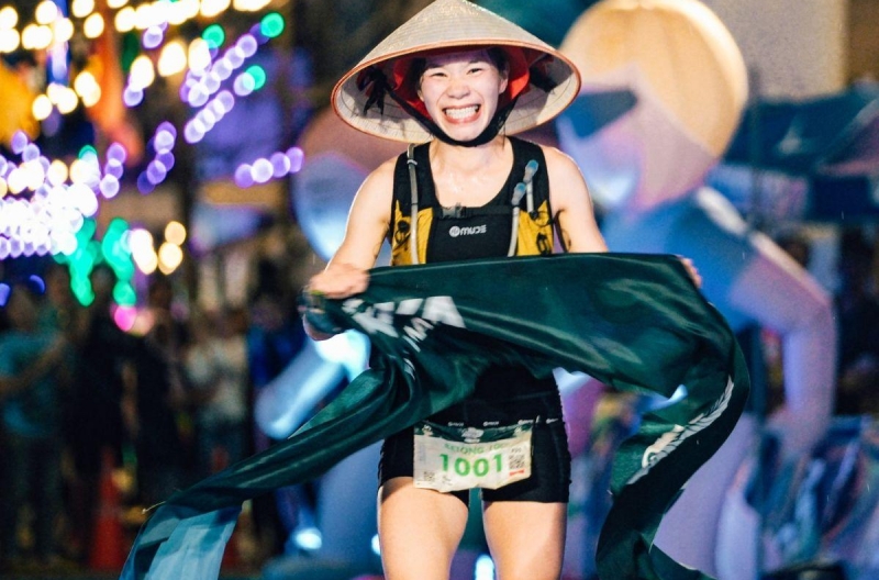 'Nữ hoàng chạy địa hình' Hà Thị Hậu vô địch, phá kỉ lục giải chạy khốc liệt ở Thái Lan