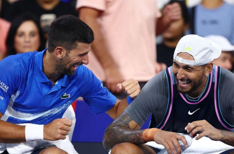 Song sát Djokovic - Kyrgios thắng nhọc trận khai màn mùa giải tennis 2025