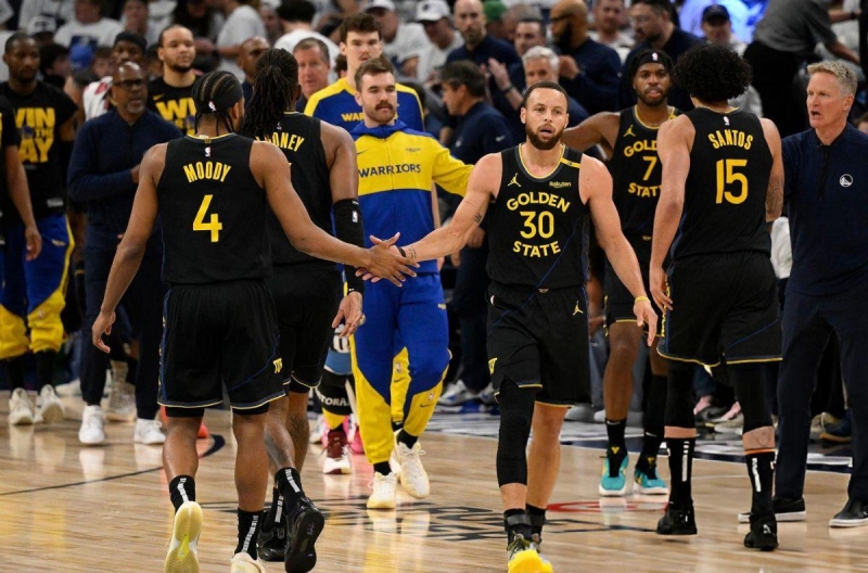 Curry chấn thương, Golden State Warriors vẫn đại thắng ở bán kết NBA Playoffs 2025