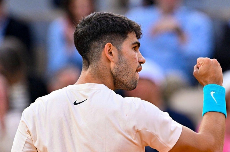 Alcaraz vào bán kết Roland Garros 2025 sau chiến thắng áp đảo