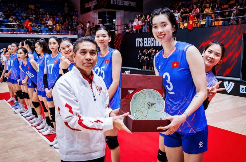 Chủ công Thanh Thúy hội quân cùng ĐTQG, xuất hiện với diện mạo mới lạ