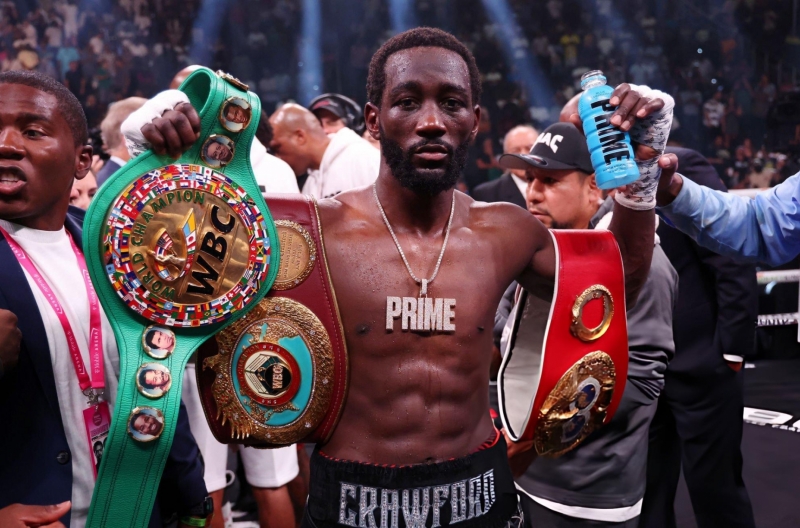 Nhà vô địch quyền Anh thế giới đột ngột tuyên bố giải nghệ