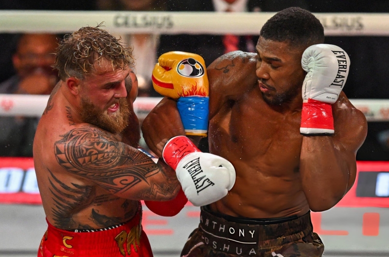 Anthony Joshua đấm 'sương sương' vẫn dễ dàng hạ knock-out Jake Paul