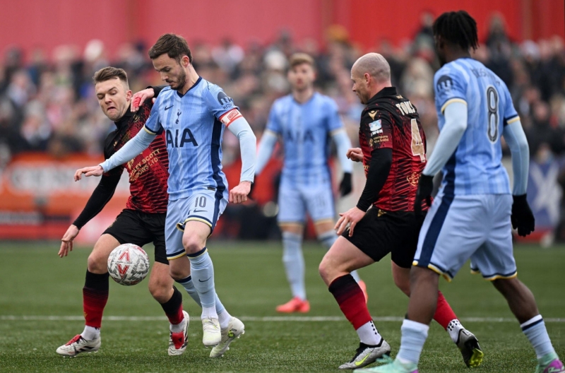 Tottenham thắng nhọc đội bóng hạng 5 tại FA Cup