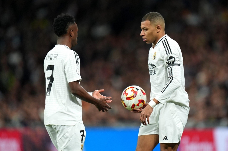 Real Madrid 'mất ăn mất ngủ' vì Vinicius và Mbappe