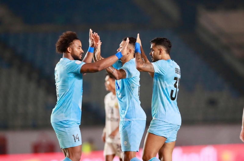 Xuan Son scores a hat-trick as Nam Dinh secures a big win at the ASEAN tournament