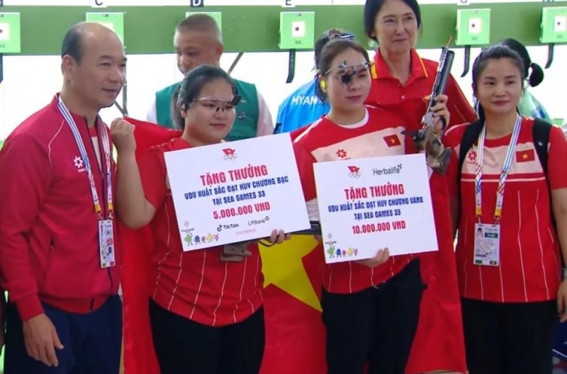 Thưởng nóng vì sự xuất thần của 2 nữ xạ thủ Việt Nam