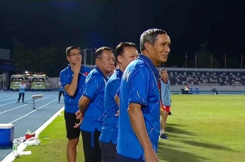 HLV Mai Đức Chung phản ứng gây sốt ngay khi Việt Nam thua 11m