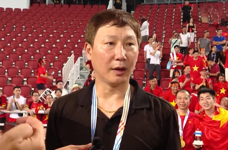 HLV Kim Sang Sik phản ứng khi không được trao HCV cùng U22 Việt Nam