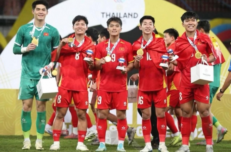 CLB vô địch Champions League nói thẳng về ngôi sao U23 Việt Nam