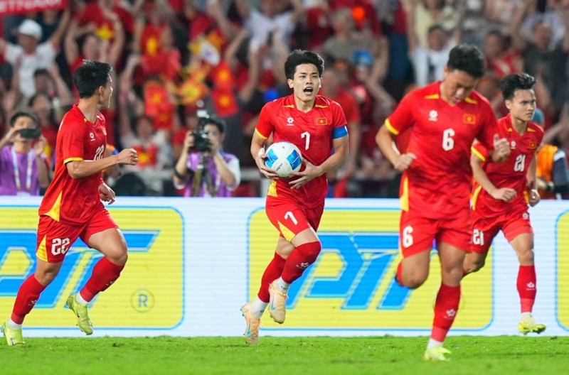 CĐV Trung Quốc: 'Bóng đá Việt Nam trỗi dậy có đe doạ chúng ta?'