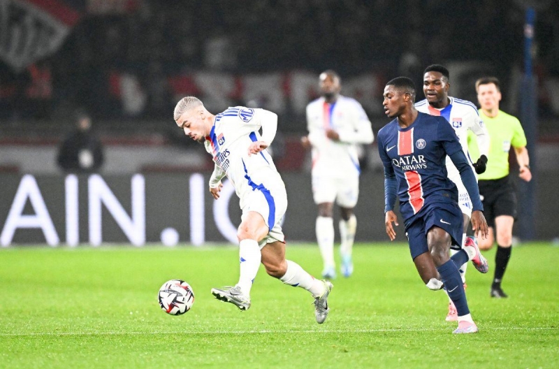 PSG có thực sự đã cứu Lyon?