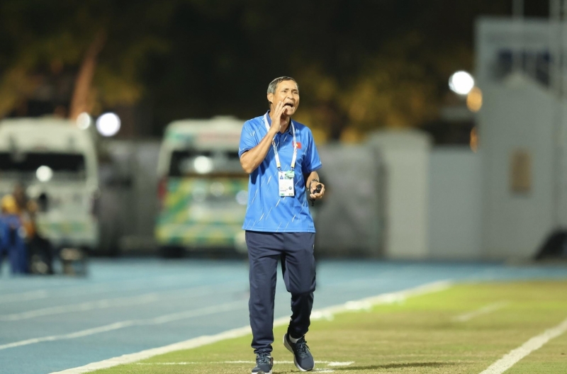 HLV Mai Đức Chung nhận trách nhiệm khi ĐT nữ Việt Nam thua sốc