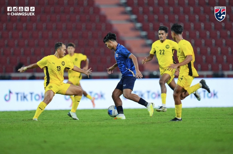 CĐV Malaysia đồng loạt phản ứng khi lỡ hẹn U22 Việt Nam ở chung kết