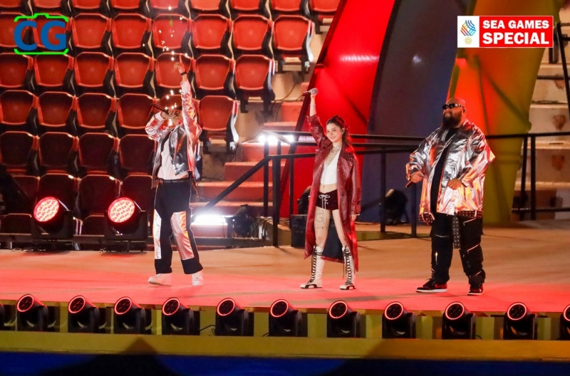 Ca sĩ Thái Lan bất ngờ hát lệch tone ở lễ khai mạc SEA Games