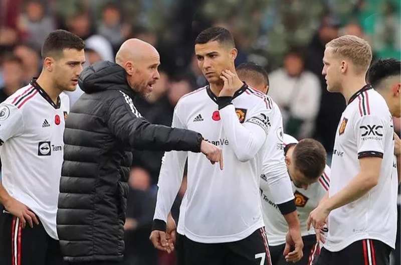 Ronaldo bị Ten Hag 'lưu đày', vào phòng lấy giày cũng bị cấm