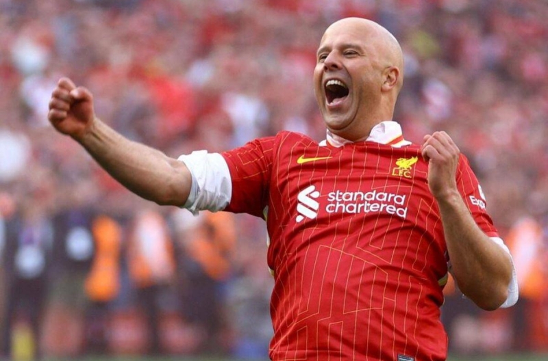 Arne Slot cảnh báo Arsenal & Man City sau chức vô địch EPL