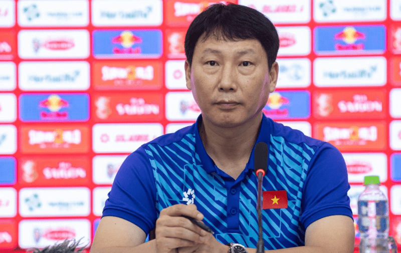 HLV Kim Sang Sik và 'nước cờ táo bạo' cho hàng công tuyển Việt Nam