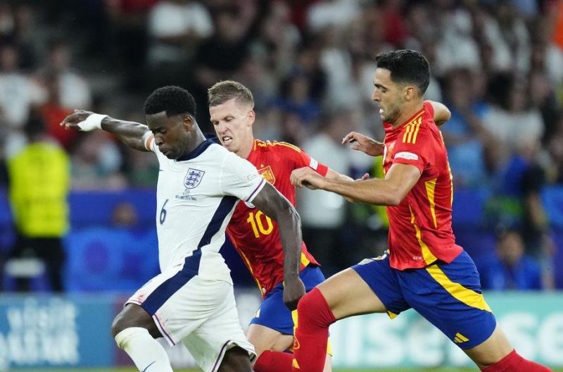 Liverpool chi đậm vì hàng thủ, Chelsea hưởng trái ngọt