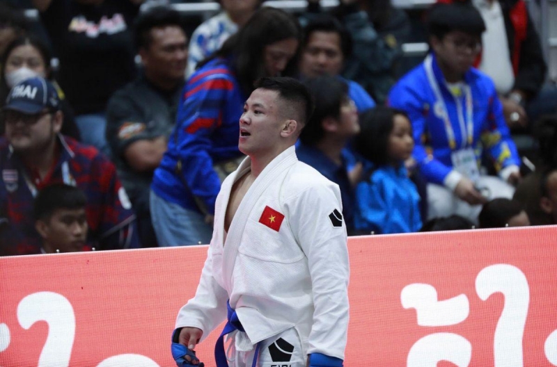 Loại sớm ở SEA Games, VĐV Việt Nam vô địch thế giới xin lỗi NHM