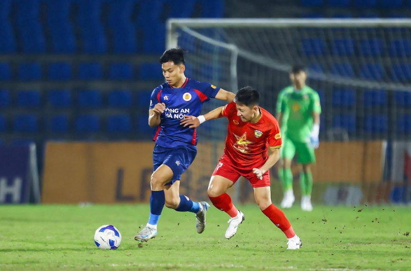 Xử lý triệt để những sân xuống cấp trầm trọng: Nhiều đội V-League nguy cơ mất sân nhà