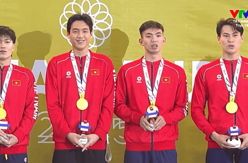 Kình ngư 17 tuổi gây sốt, ĐT bơi giành HCV quý giá cho đoàn Việt Nam