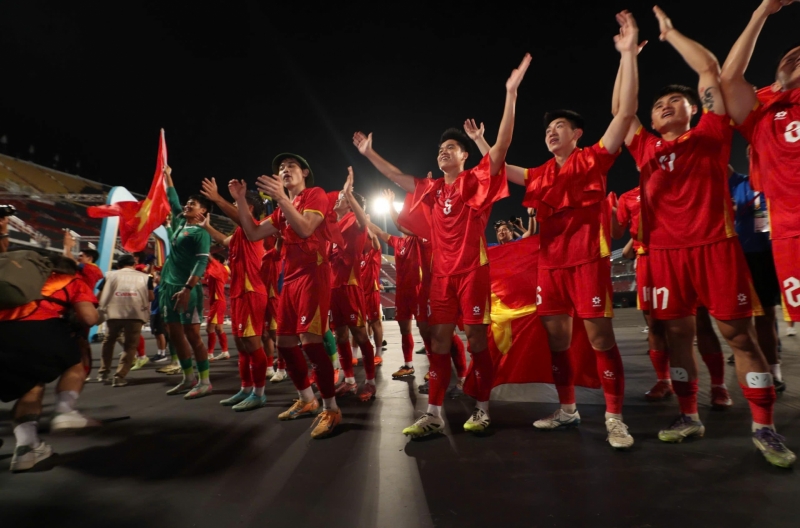 Bóng đá Việt Nam giành cú đúp HCV SEA Games lịch sử trong 1 ngày