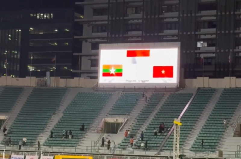 Lại nhầm cờ, Thái Lan bắt các VĐV phải 'diễn lại' cảnh nhận huy chương