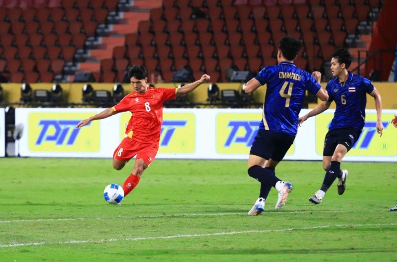 CĐV Đông Nam Á bùng nổ khi U22 Việt Nam ngược dòng hạ Thái Lan