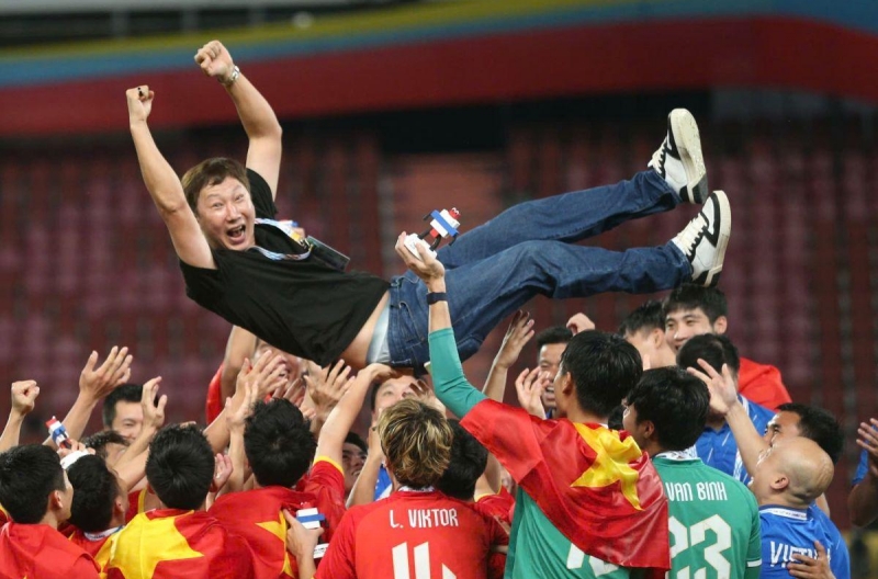 Truyền thông Indonesia nói điều bất ngờ khi HLV Kim Sang Sik không nhận HCV