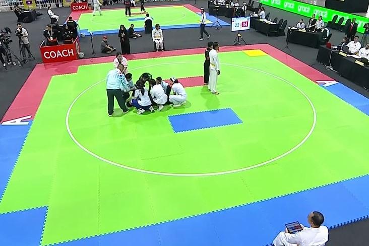 Bị đánh ngất xỉu vì đòn lỗi, võ sĩ Việt Nam vẫn bị xử thua