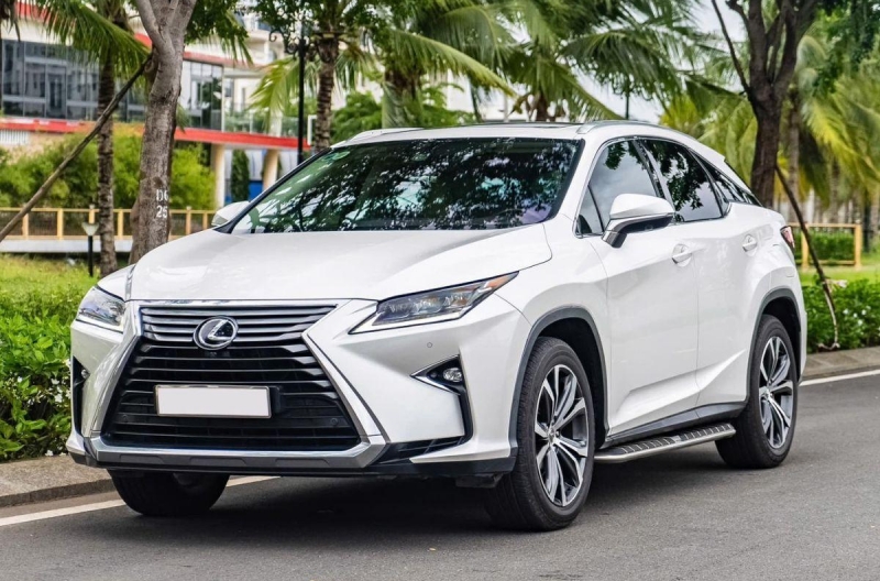 Lexus RX 350 2016 lăn bánh 8 năm lên sàn xe cũ với giá khó tin